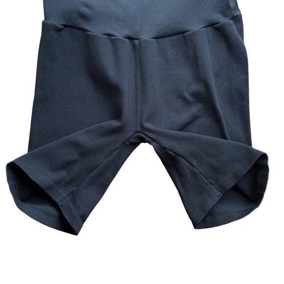 Seamless Ribbed Maternity Bike Shorts Ingrid & Isabel Black Small Women's - Picture 2 of 4